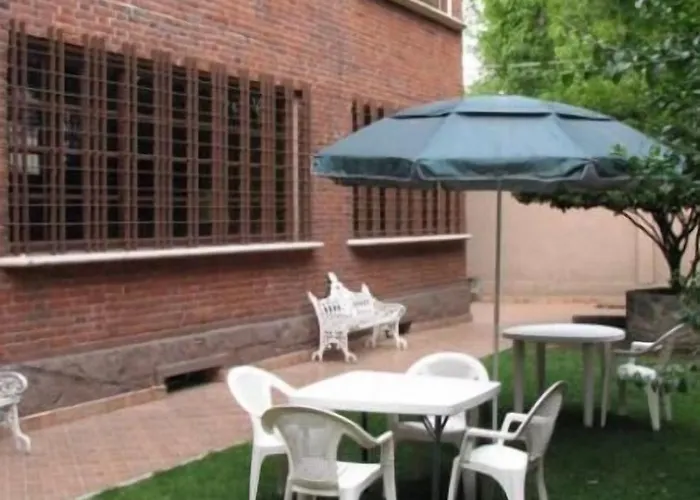 La Encantada Hostal *