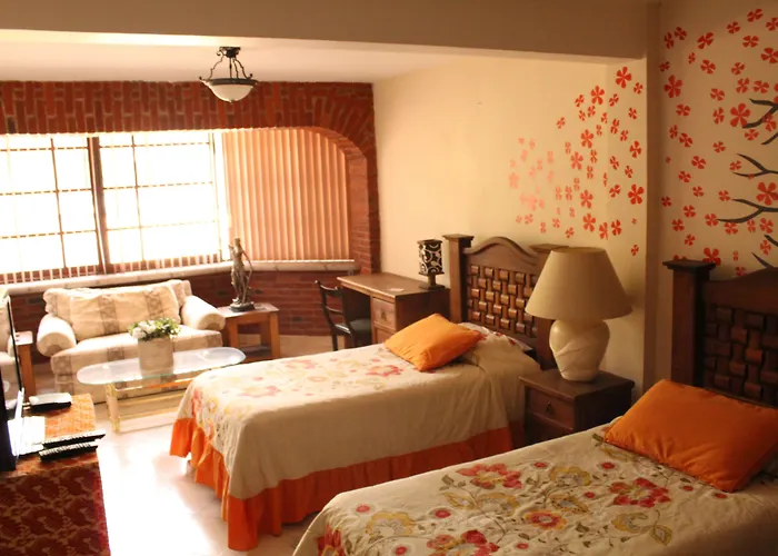 La Encantada Hostal *
