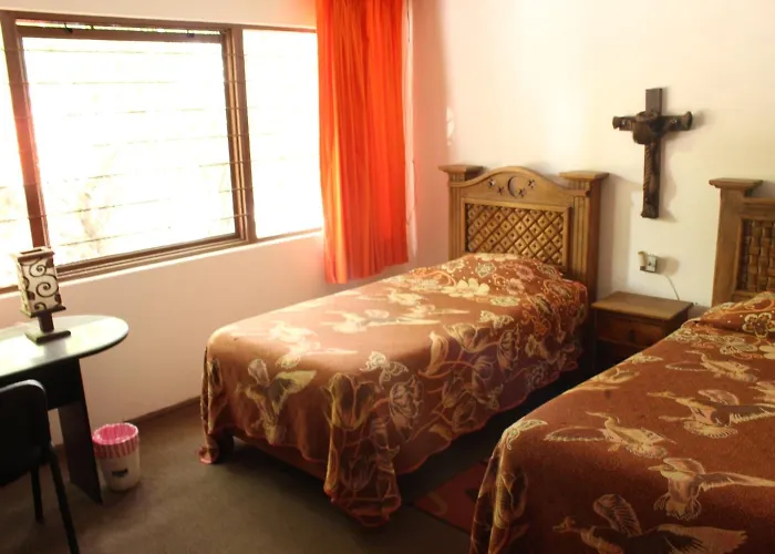 La Encantada Hostal *